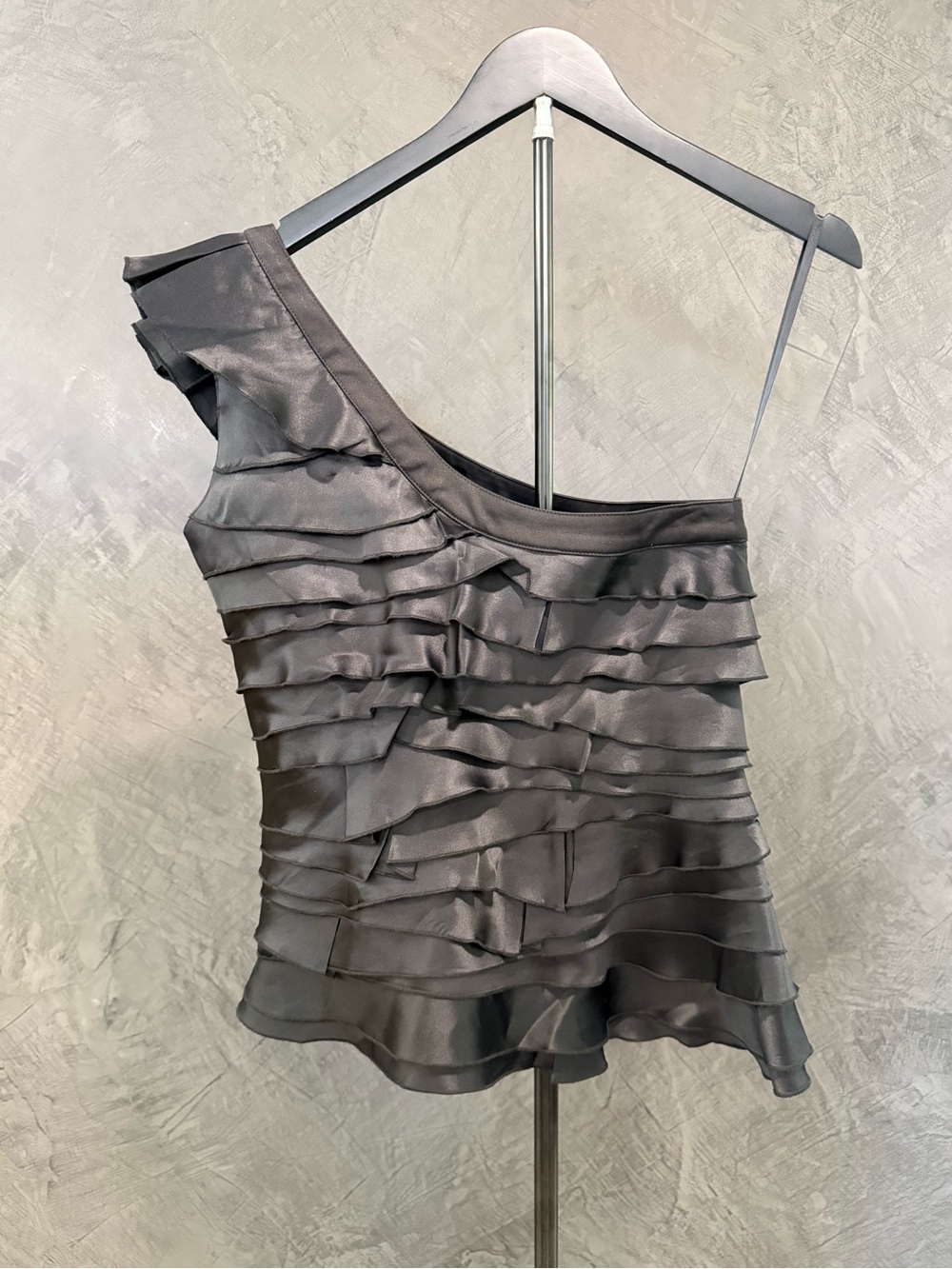 NWT Rock & Republic Black asymmetrical ruffle top size 6